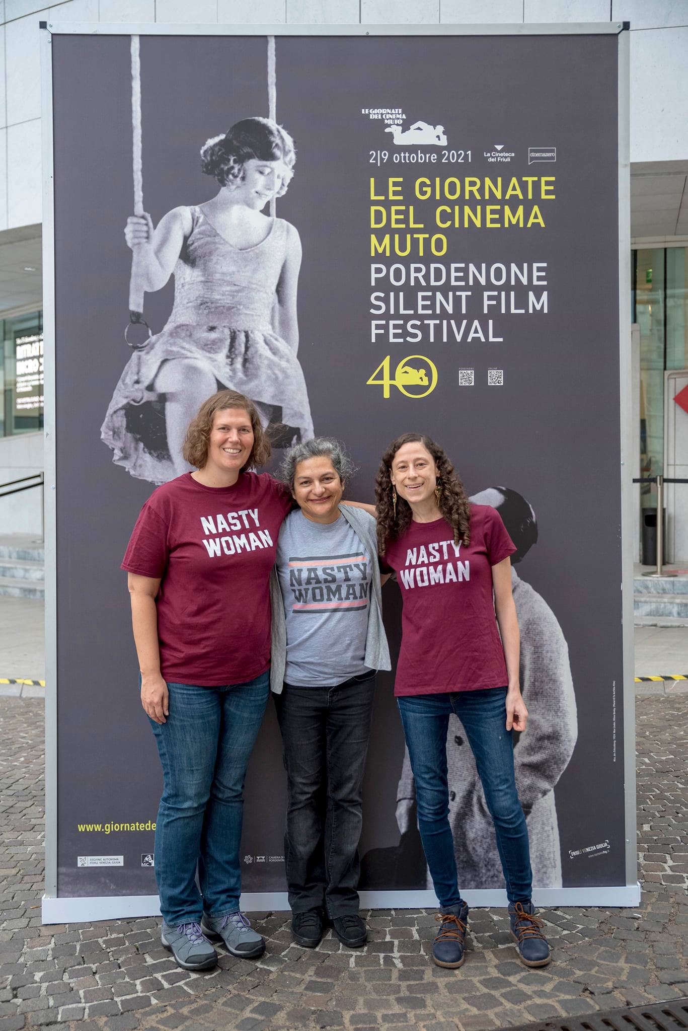 <p><em>Fig.1 </em>| Le curatrici di <em>Nasty Women</em>: Laura Horak, Elif Rongen-Kaynak&ccedil;i e Maggie Hennefeld al festival Le giornate del cinema muto di Pordenone nel 2021.</p>
