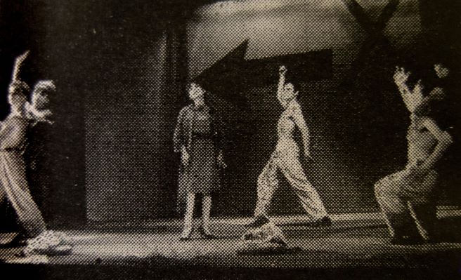 Foto di scena Merce Esclusa di Elio Pagliarani, in Marcatr&eacute;, n. 16/17/18, luglio 1965, p. 128
