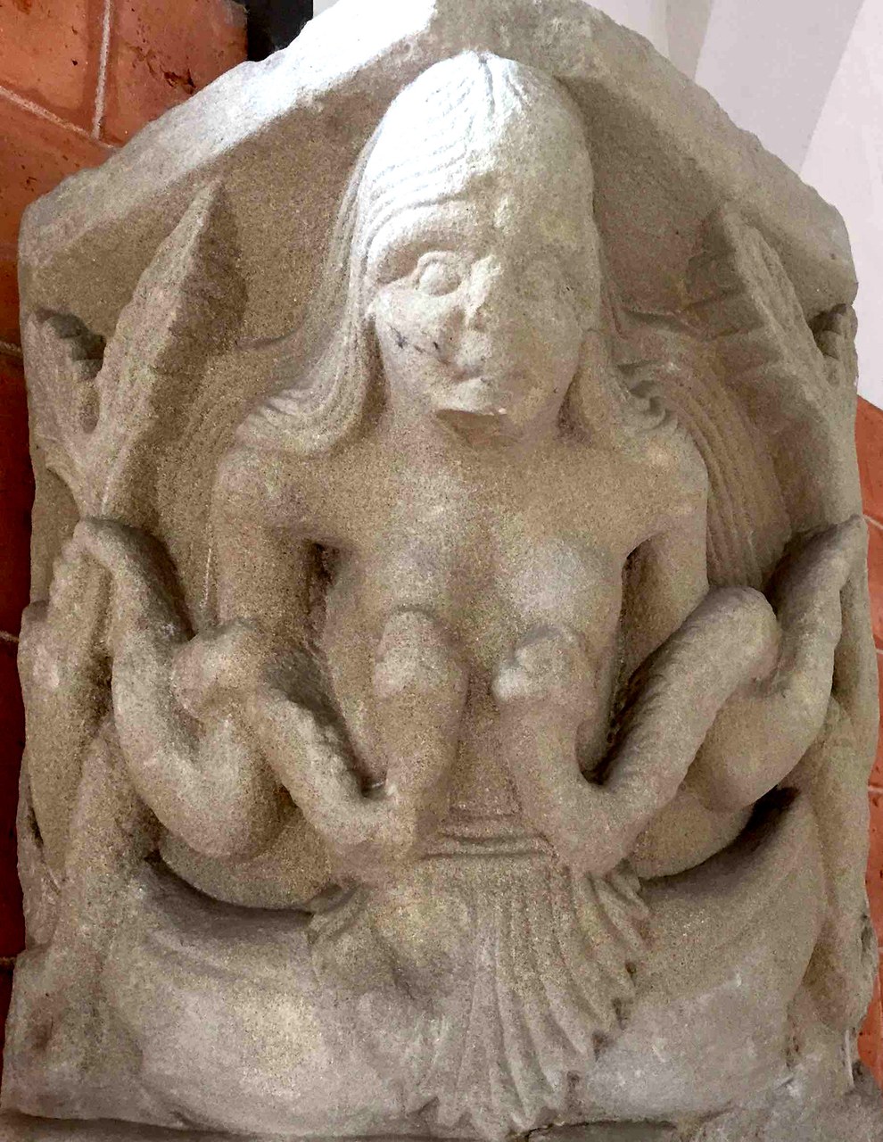 fig. 7 Pavia, Museo civico, capitello da San Giovanni in Borgo, la sirena-Lussuria, secolo XII
