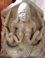 fig. 7 Pavia, Museo civico, capitello da San Giovanni in Borgo, la sirena-Lussuria, secolo XII
