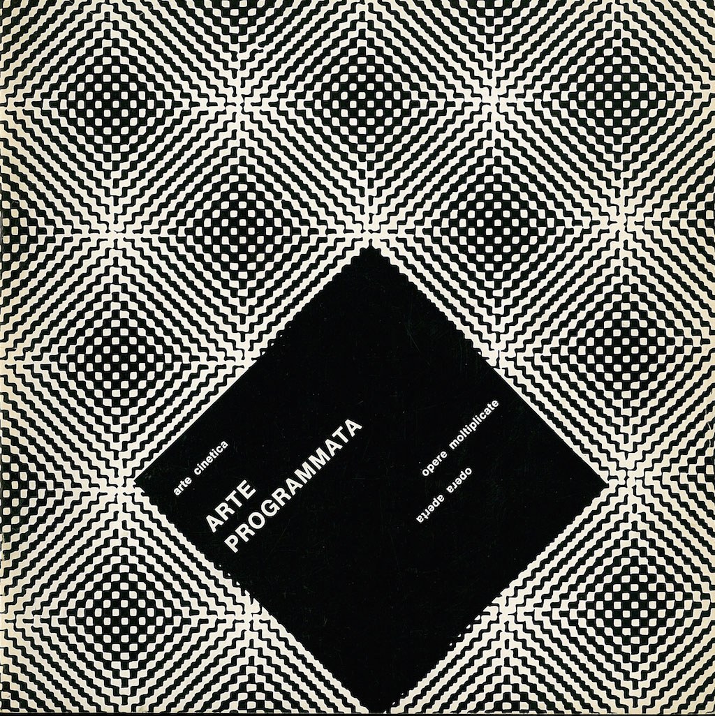 Copertina del catalogo della mostra, Umberto Eco, Bruno Munari, Arte programmata. Arte cinetica. Opere moltiplicate. Opera aperta, Milano, Officina d&rsquo;Arte Grafica A. Lucini &amp; C, 1962.
