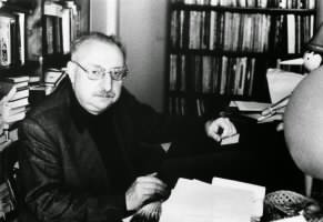 Fig. 2. Manganelli e il suo Pinocchio, anni 70
