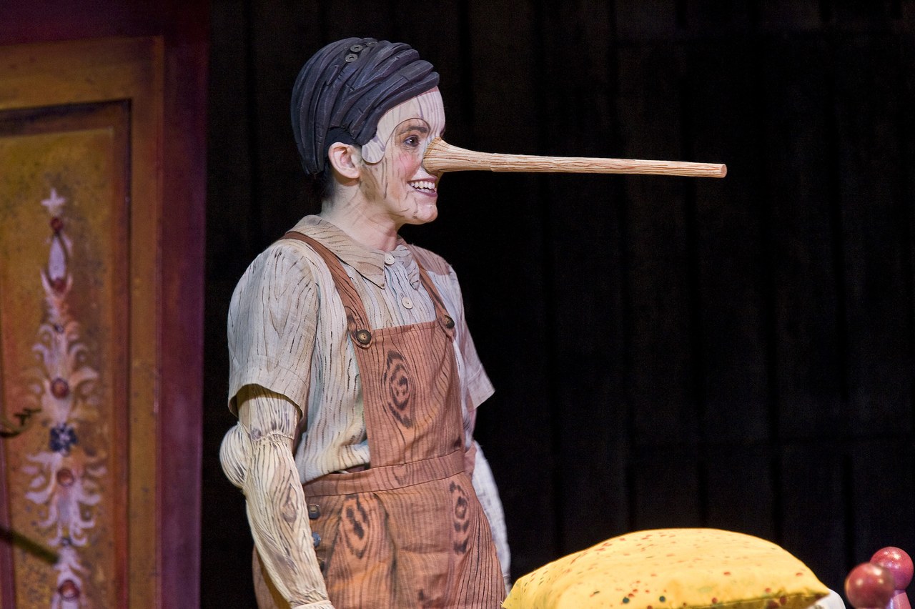Fig. 5. Il mezzosoprano Victoria Simmonds interprete di Pinocchio nella recita cantabrigense del 2015

