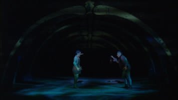 Fig. 7. L&rsquo;agnizione nel ventre della balena (Sadler&rsquo;s Wells Theatre di Londra, 2008)
