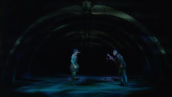 Fig. 7. L&rsquo;agnizione nel ventre della balena (Sadler&rsquo;s Wells Theatre di Londra, 2008)
