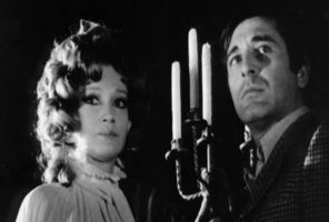 Fig. 3 Carla Gravina e Ugo Pagliai in &ldquo;Il segno del comando&rdquo; (1971)
