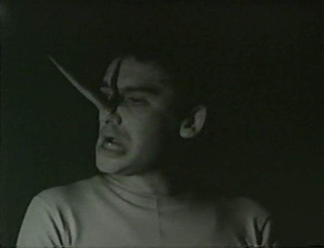 Fig. 5. Frame da Un&#39;ora prima di Amleto pi&ugrave; Pinocchio, regia di Paolo Brunatto,&nbsp;1965
