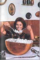 Fig. 5&nbsp;Sophia Loren in una foto di Tazio Secchiaroli pubblicata in In cucina con amore, Milano, Rizzoli, 2014
