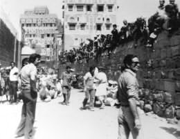 Pasolini davanti le mura di Sana&rsquo;a (1971) &copy; Mario Tursi
