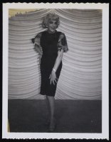 Anonimo, Susanna posing in front of white curtains, 1955-1963 (&copy; Art Gallery of Ontario).
