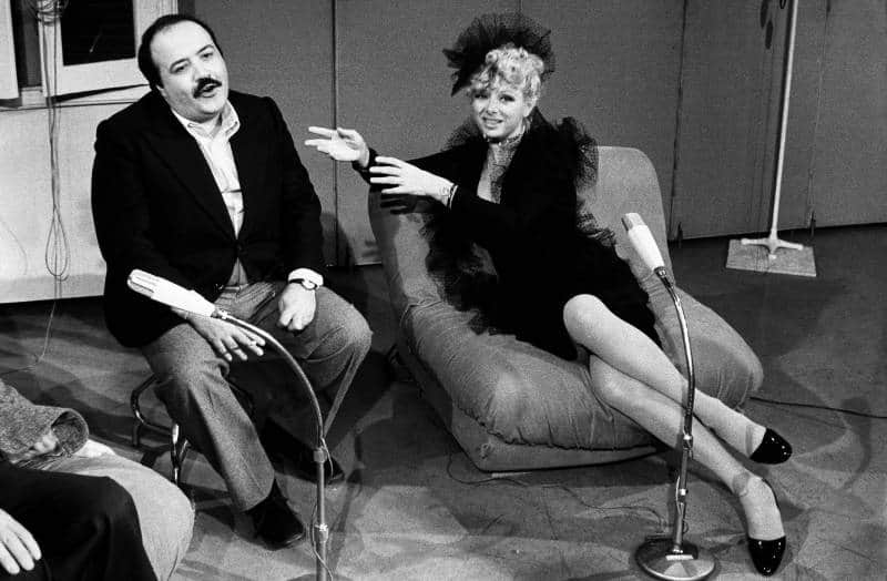 Fig. 2: Maurizio Costanzo con Sandra Milo a Bont&agrave; Loro (screenshot da terzi della trasmissione televisiva Bont&agrave; Loro, Rete 1, 1980).

