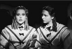 Maria Mercader e Carla Del Poggio nel film Un garibaldino al convento di Vittorio De Sica, 1942
