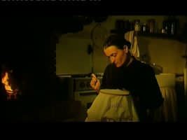 Una scena di ...con amore, Fabia di Maria teresa Camoglio, 1993 - La madre cuce un inutile corredo
