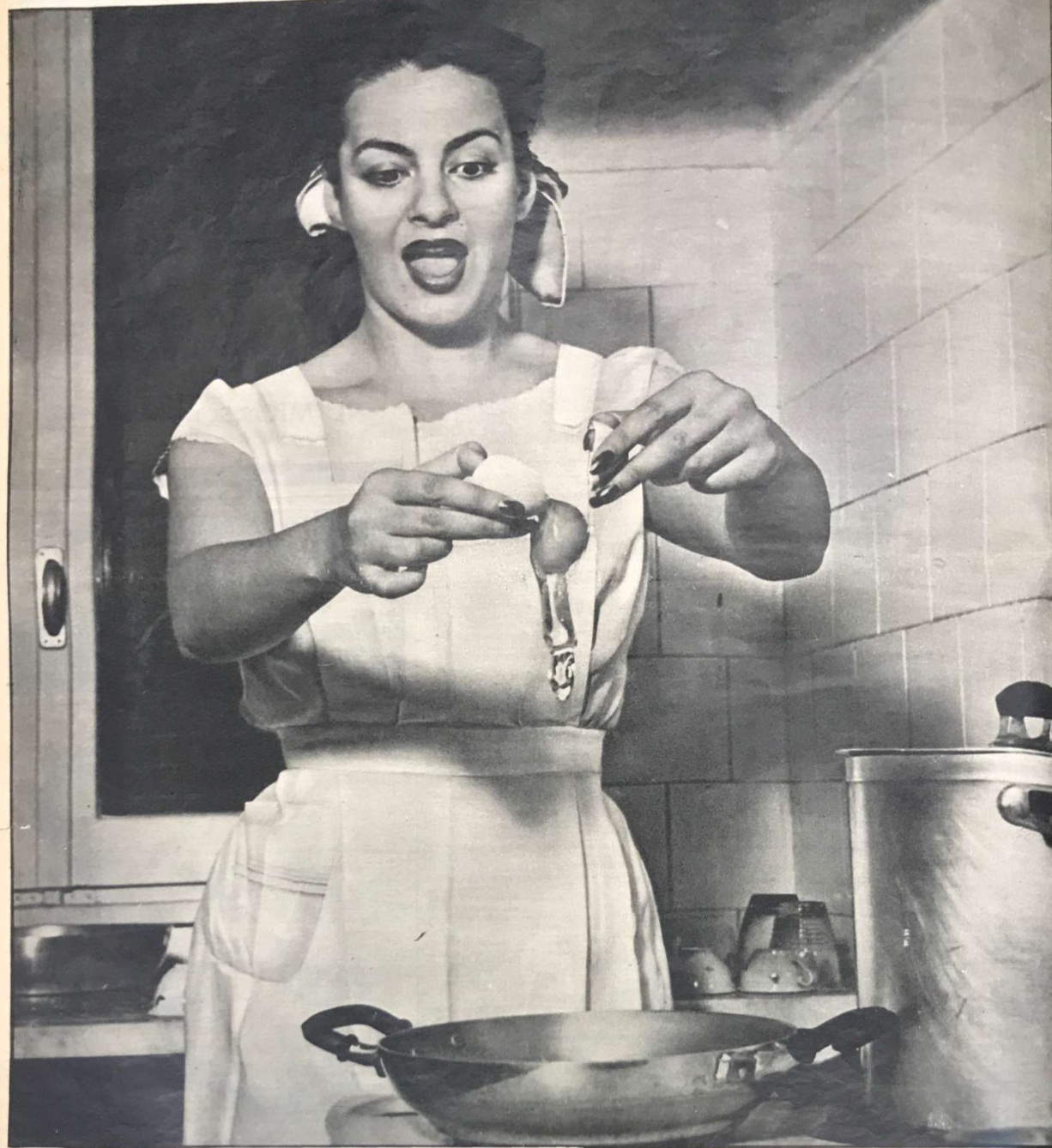 Yvonne Sanson casalinga di lusso su Oggi (a. VII, n. 25, 1951, p. 40)
