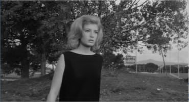 Vittoria cammina per le strade dell&rsquo;Eur, L&rsquo;eclisse (1962)
