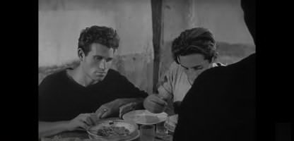 Fig.1 | La madre dei fratelli Valastro in La terra trema (1948) [Screenshot da terzi dal film]
