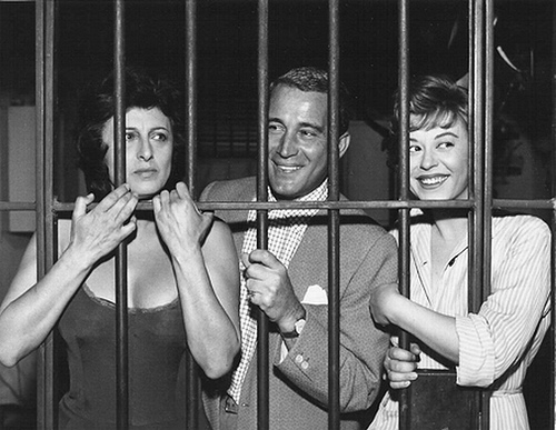 Anna Magnani, Perry Como e Giulietta Masina sul set de Nella citt&agrave; l&rsquo;inferno di Renato Castellani, 1958
