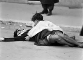     
    Anna Magnani madre e simbolo della Resistenza in Roma citta' aperta di R. Rossellini, 1945