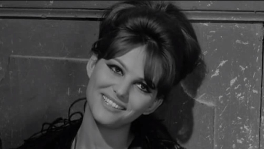 Fig. 6 Claudia Cardinale in una scena di 8 e &frac12; (1963) di Federico Fellini
