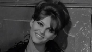 Fig. 6 Claudia Cardinale in una scena di 8 e &frac12; (1963) di Federico Fellini
