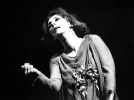 Fig. 4 Cortese interpreta Ilse in I giganti della montagna (regia di Giorgio Strehler, Piccolo Teatro di Milano, 1966)
