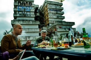 Pranzo all&rsquo;aperto tra le Vele in Gomorra - La serie
