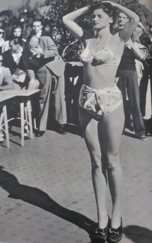 Lucia Bos&egrave; in bikini nel 1947
