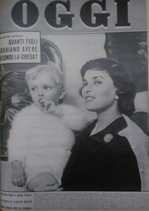 Lucia Bos&egrave; nella copertina di Oggi, 5 dicembre 1957
