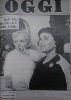 Lucia Bos&egrave; nella copertina di Oggi, 5 dicembre 1957
