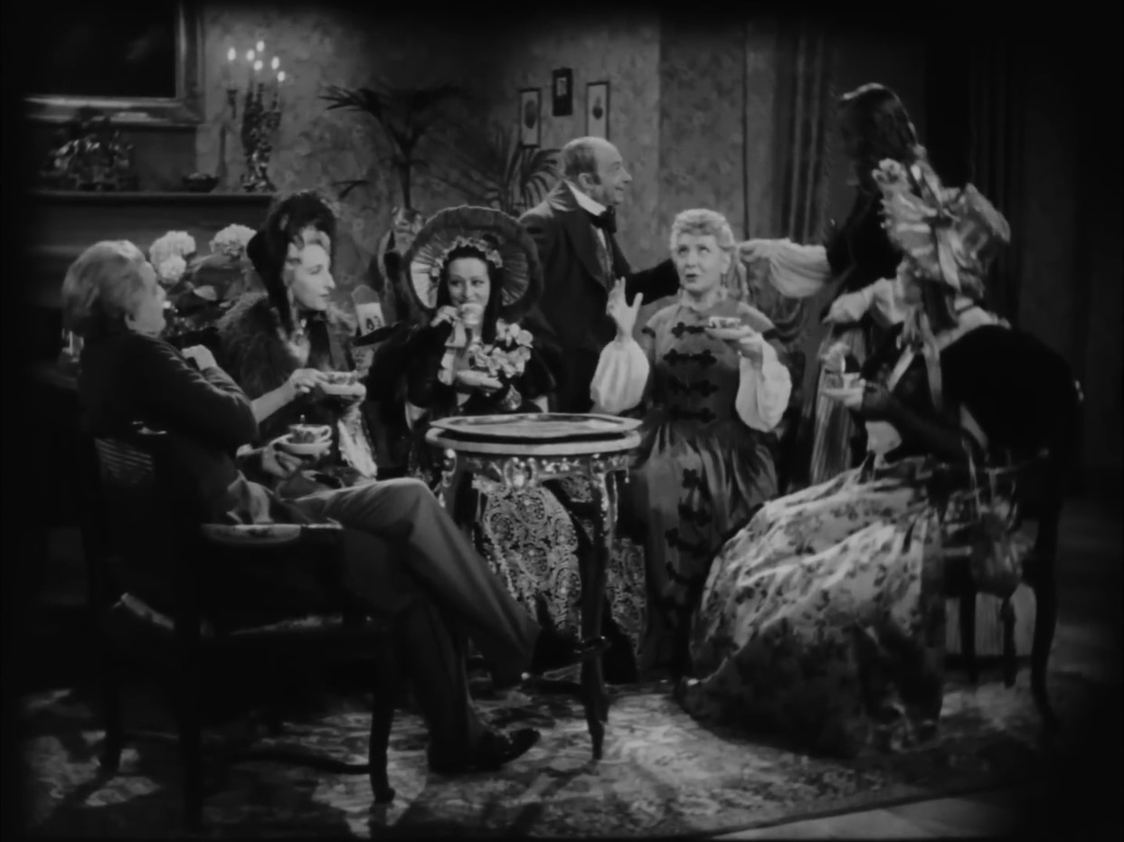     Fig.3 | Il salotto aristocratico in La principessa del sogno (1942) [Screenshot da terzi del film]
    