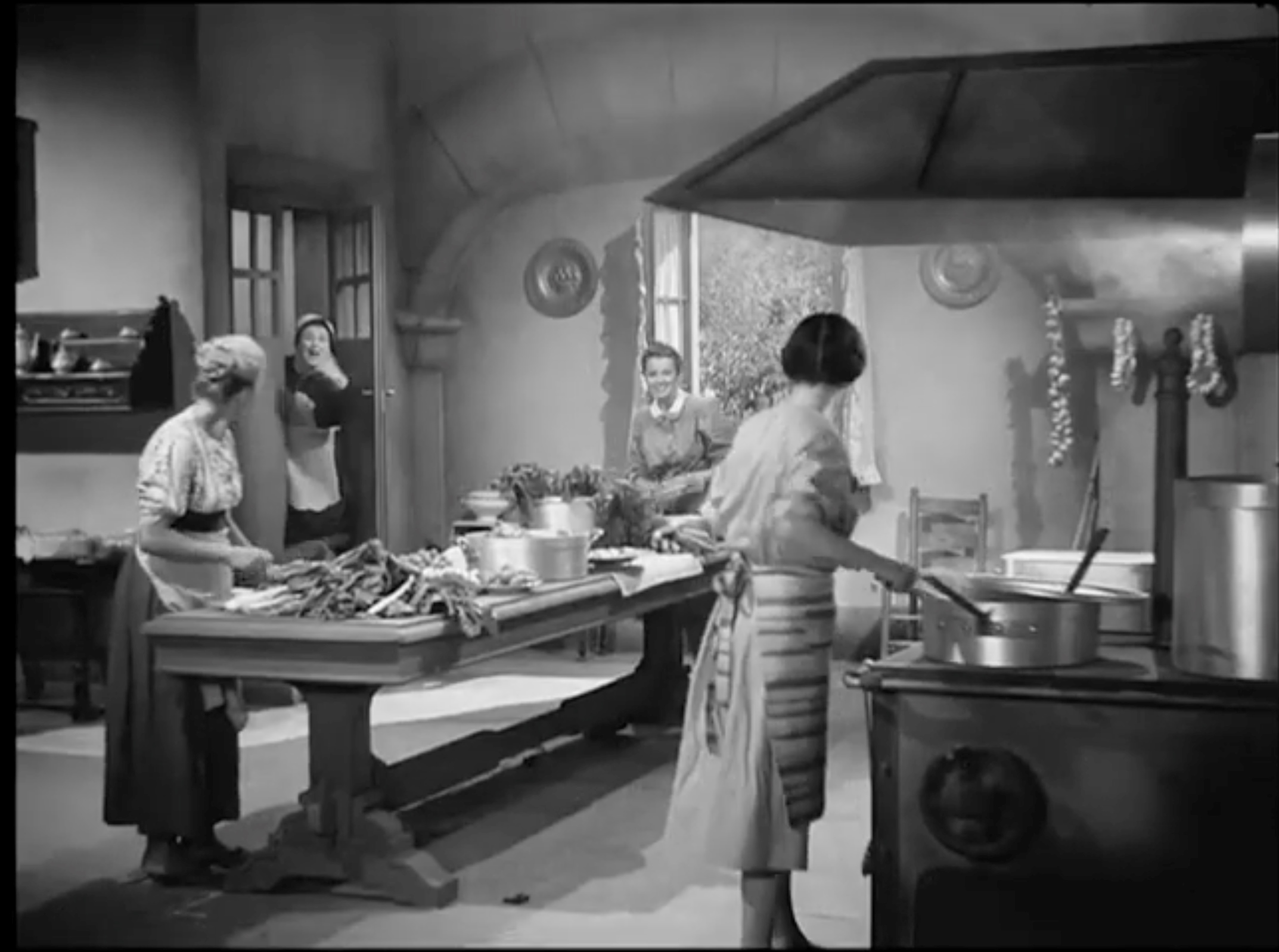 Fig. 6: Screenshot da terzi del film Il birichino di pap&agrave; (di Raffaello Matarazzo, 1943)
