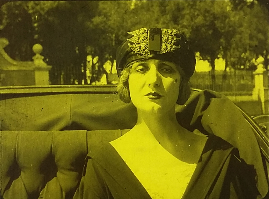 Fig. 2 Anna Fougez in &ldquo;Fiore selvaggio&rdquo; (1921, di Gustavo Serena) [fonte: https://www.ilcinemamuto.it/betatest/omaggio-ad-anna-fougez/]
