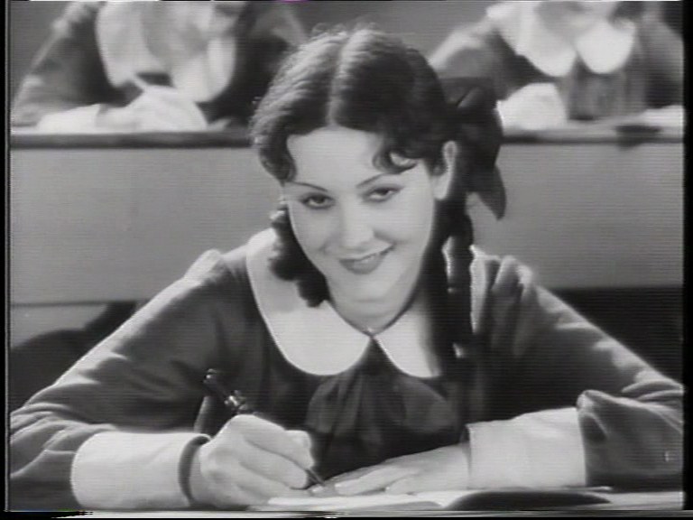 Maria Denis in un fotogramma di Seconda B di Goffredo Alessandrini, 1934
