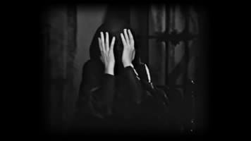 Fig. 2 Un&rsquo;immagine del video-saggio Incubi del passato, inquietudini del presente. Occulto e parapsicologia negli sceneggiati Rai degli anni Settanta proiettato in occasione della mostra I sensi del giallo. Il corpo (del reato) tra inganno ed evidenza (Milano, Universit&agrave; IULM, 14 marzo-10 aprile 2025)
