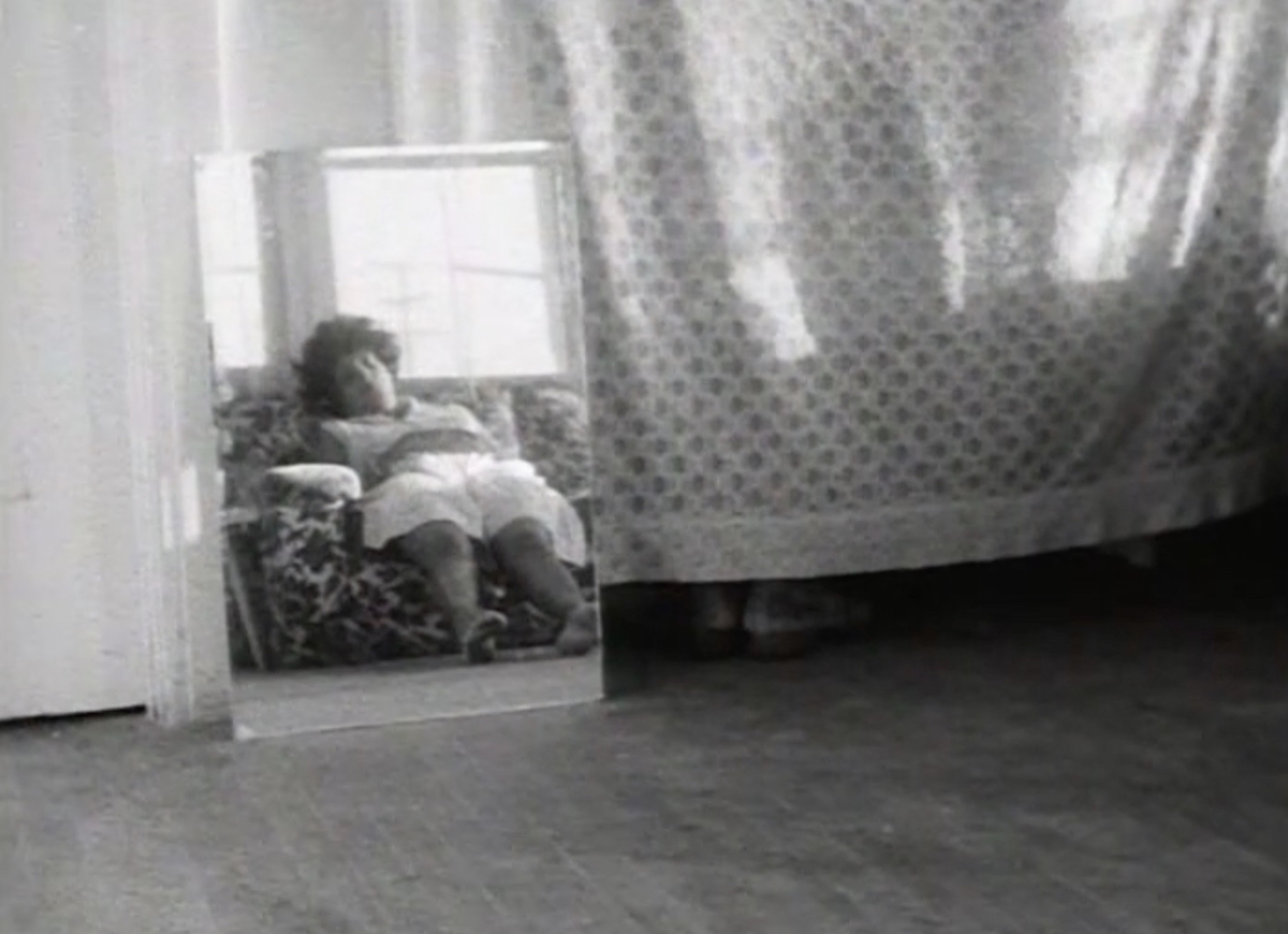 Fig.5 | Attraverso lo specchio. Screenshot da terzi del film Child of Resistance (1973) di Haile Gerima. Courtesy of Negodgwad Production.
