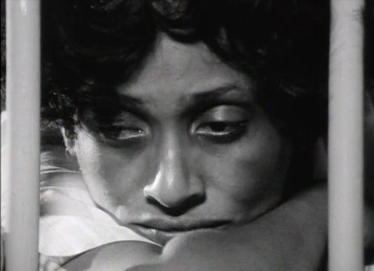 Fig.6 | Dietro le sbarre metaforiche. Screenshot da terzi del film Child of Resistance (1973) di Haile Gerima. Courtesy of Negodgwad Production.
