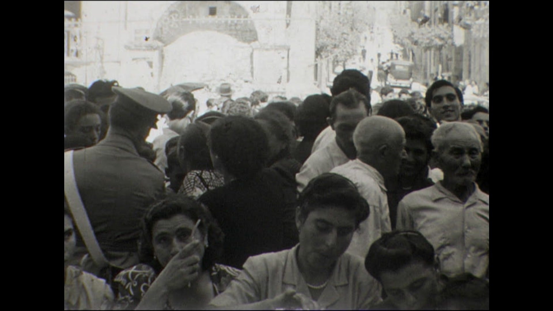 fig. 5 Un frame della clip La festa del Convito, Fondo Nino Ilacqua, Roccavaldina (ME), 1953, 16mm, HMILACNIN-0006, Home Movies - Archivio Nazionale del Film
