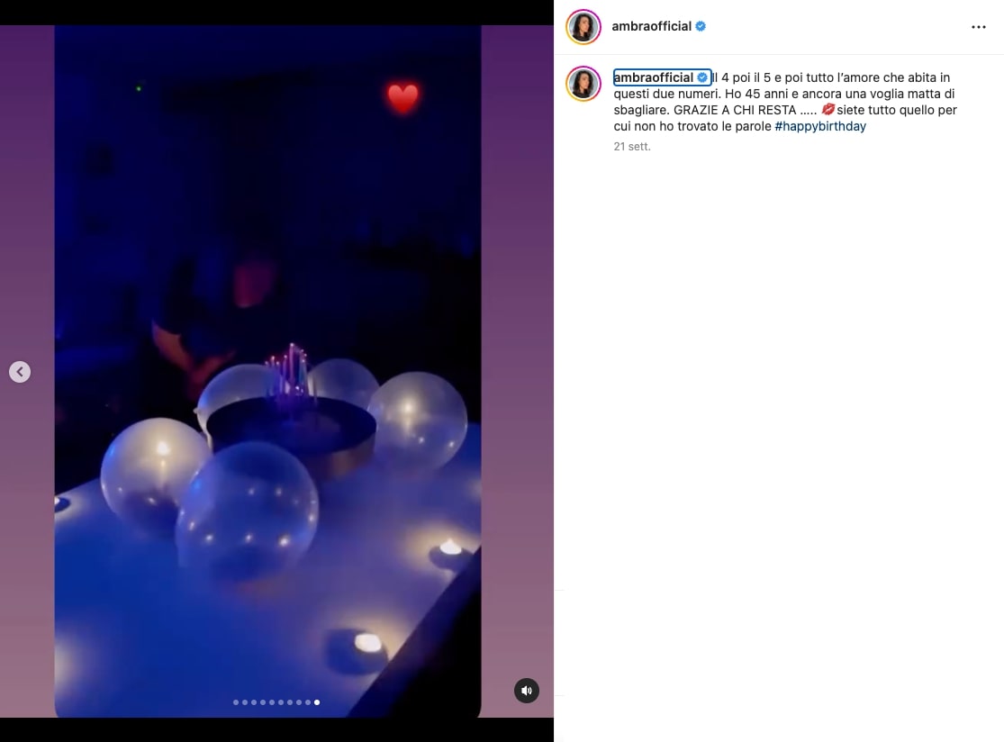 Fig. 4 &ndash; Video amatoriale dalla festa di compleanno, Instagram @ambraofficial, 23 aprile 2022, &nbsp;https://www.instagram.com/p/Ccsj8RNNhR_/. [Screenshot da terzi del profilo Instagram di Ambra Angiolini]

