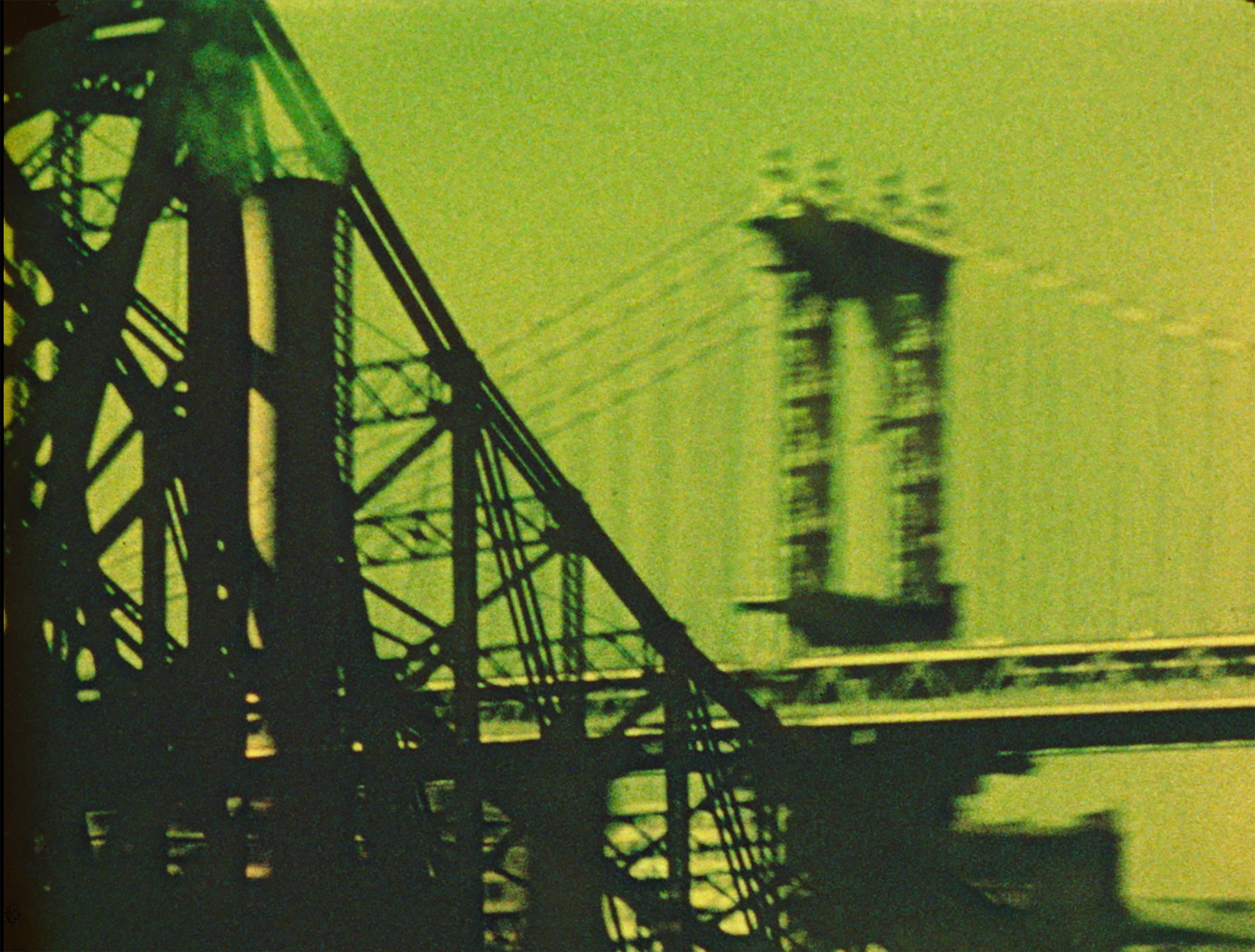 Bridges-Go-Round. Per la gentile concessione si ringrazia Milestone Films and The Shirley Clarke Estate.

