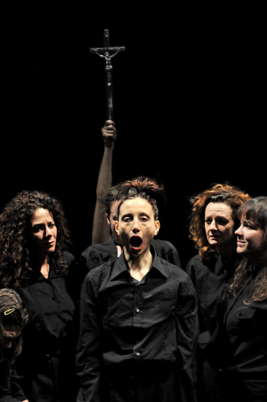 Emma Dante, Le sorelle Macaluso, 2014, foto Carmine Maringola Emma Dante, Le sorelle Macaluso, 2014, foto Carmine Maringola