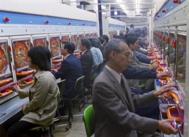 Fotogramma tratto da una sequenza di “Tokyo-Ga” di Wim Wenders Fotogramma tratto da una sequenza di “Tokyo-Ga” di Wim Wenders