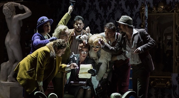 fotogramma di Gianni Schicchi, regia Damiano Michieletto, 2021 fotogramma di Gianni Schicchi, regia Damiano Michieletto, 2021