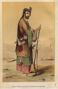 Ritratto di un giovane Henry Layard vestito con un costume della tribù persiana dei Bakhtiyari; Frontespizio, (Layard 1887) Ritratto di un giovane Henry Layard vestito con un costume della tribù persiana dei Bakhtiyari; Frontespizio, (Layard 1887)
