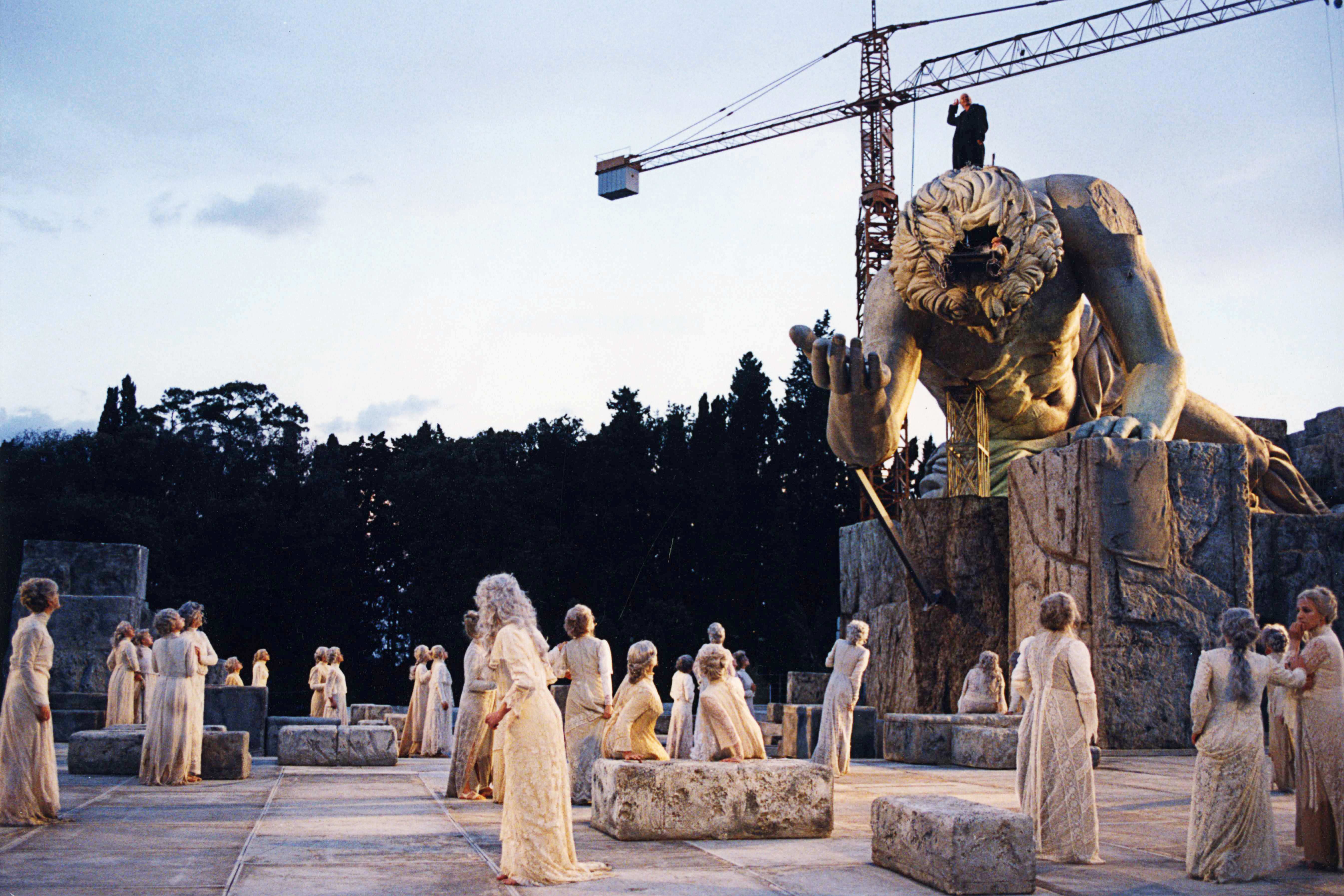 Luca Ronconi, Prometeo Incatenato, 2002. Foto di Daniele Aliffi. AFI Archivio Fondazione INDA Siracusa Luca Ronconi, Prometeo Incatenato, 2002. Foto di Daniele Aliffi. AFI Archivio Fondazione INDA Siracusa