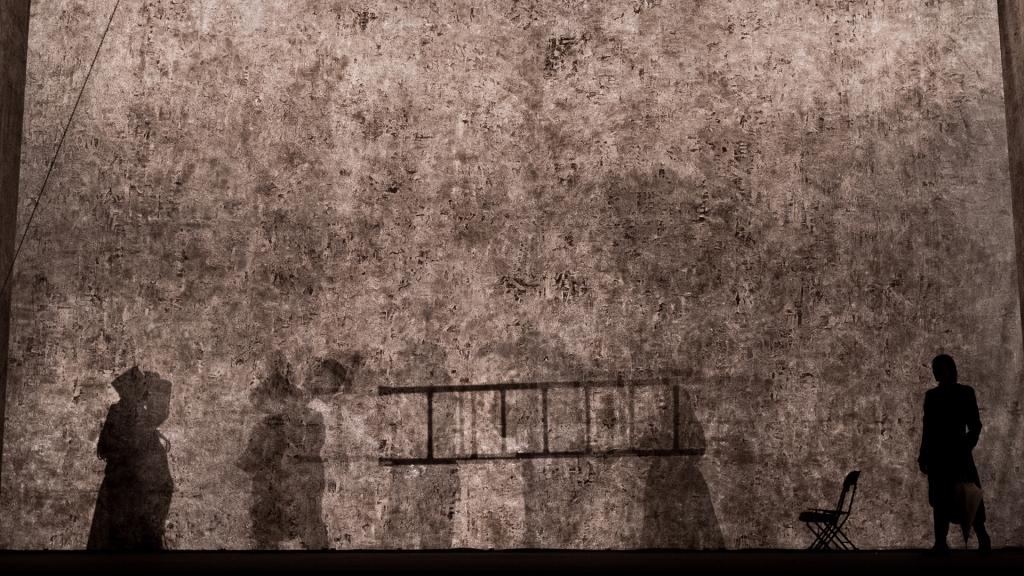 Teatropersona, Il giardino dei ciliegi, 2019, regia, drammaturgia, scene, luci, costumi di Alessandro Serra, foto di Alessandro Serra Teatropersona, Il giardino dei ciliegi, 2019, regia, drammaturgia, scene, luci, costumi di Alessandro Serra, foto di Alessandro Serra