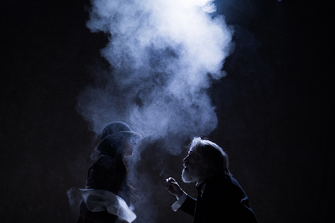 Teatropersona, Il giardino dei ciliegi, 2019, drammaturgia, regia, scene, luci. costumi di Alessandro Serra; foto di Alessandro Serra Teatropersona, Il giardino dei ciliegi, 2019, drammaturgia, regia, scene, luci. costumi di Alessandro Serra; foto di Alessandro Serra