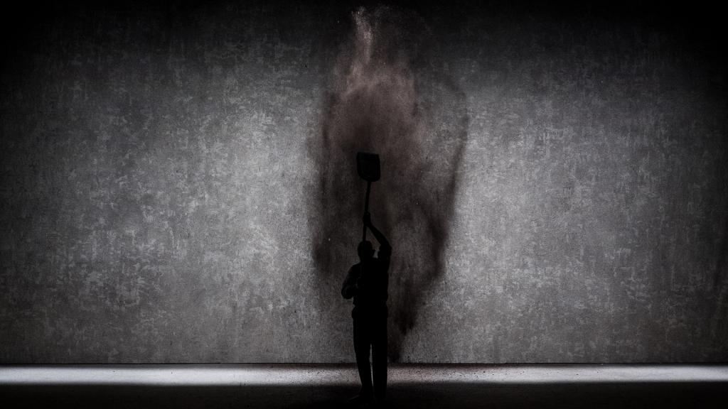 Teatropersona, Il giardino dei ciliegi, 2019, drammaturgia, regia, scene, luci. costumi di Alessandro Serra; foto di Alessandro Serra Teatropersona, Il giardino dei ciliegi, 2019, drammaturgia, regia, scene, luci. costumi di Alessandro Serra; foto di Alessandro Serra