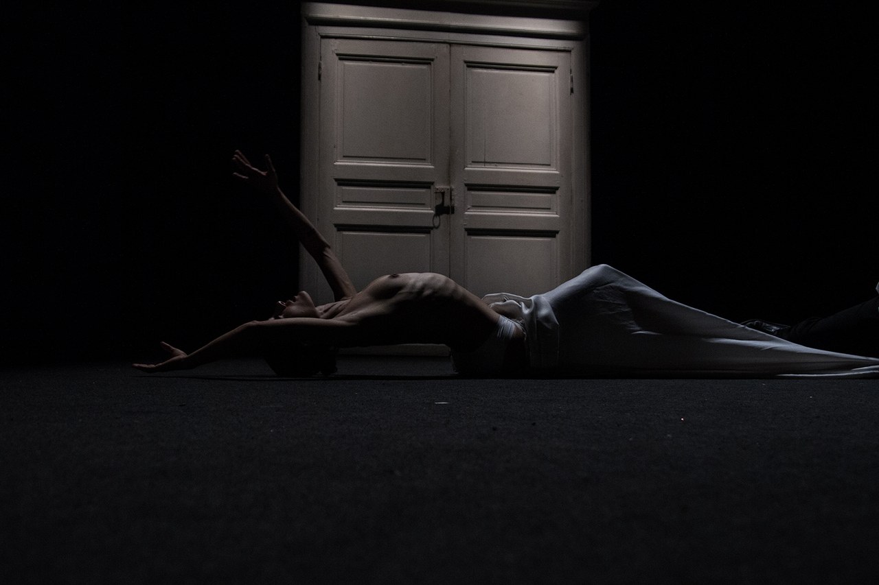 Teatropersona, AURE, 2011, drammaturgia, regia, scene, luci di Alessandro Serra; foto di Alessandro Serra Teatropersona, AURE, 2011, drammaturgia, regia, scene, luci di Alessandro Serra; foto di Alessandro Serra