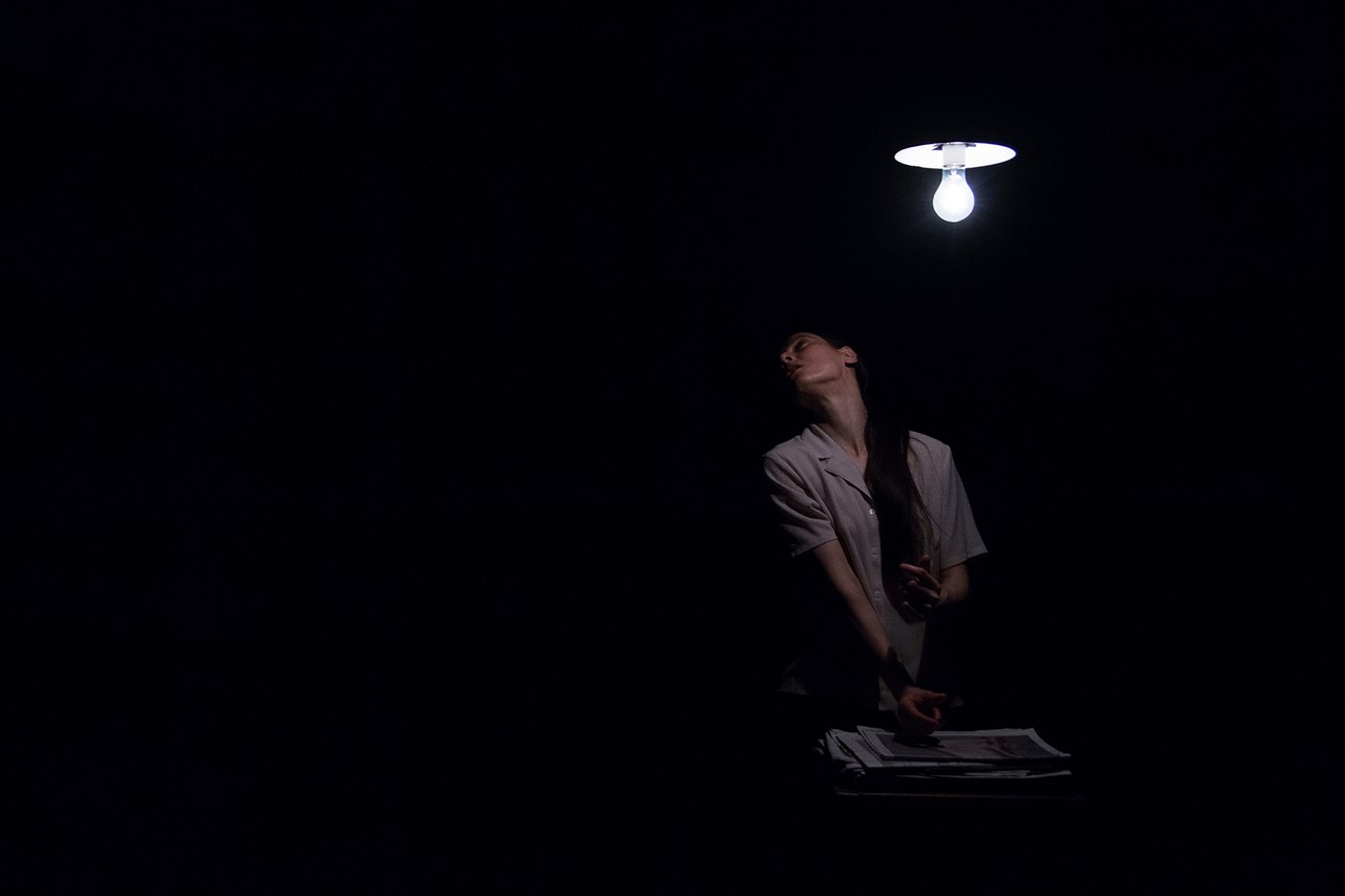 Teatropersona, L’ombra della sera, 2015, regia, scene, luci di Alessandro Serra, foto di Alessandro Serra Teatropersona, L’ombra della sera, 2015, regia, scene, luci di Alessandro Serra, foto di Alessandro Serra
