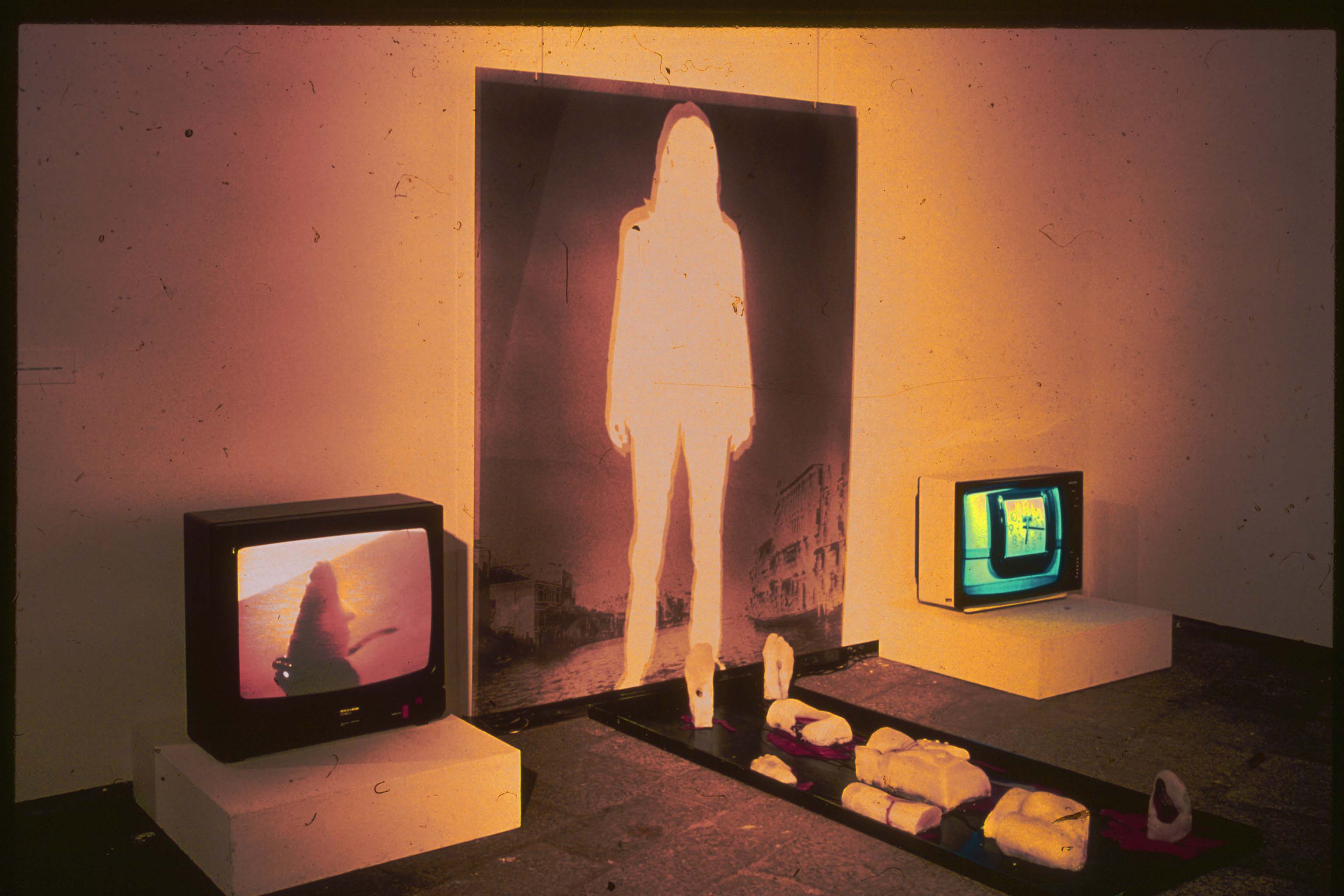 Fig. 4 Federica Marangoni, La vita è tempo e memoria del tempo/Life is Time and Memory of Time, 1980, installation view. Courtesy of the artist Fig. 4 Federica Marangoni, La vita è tempo e memoria del tempo/Life is Time and Memory of Time, 1980, installation view. Courtesy of the artist
